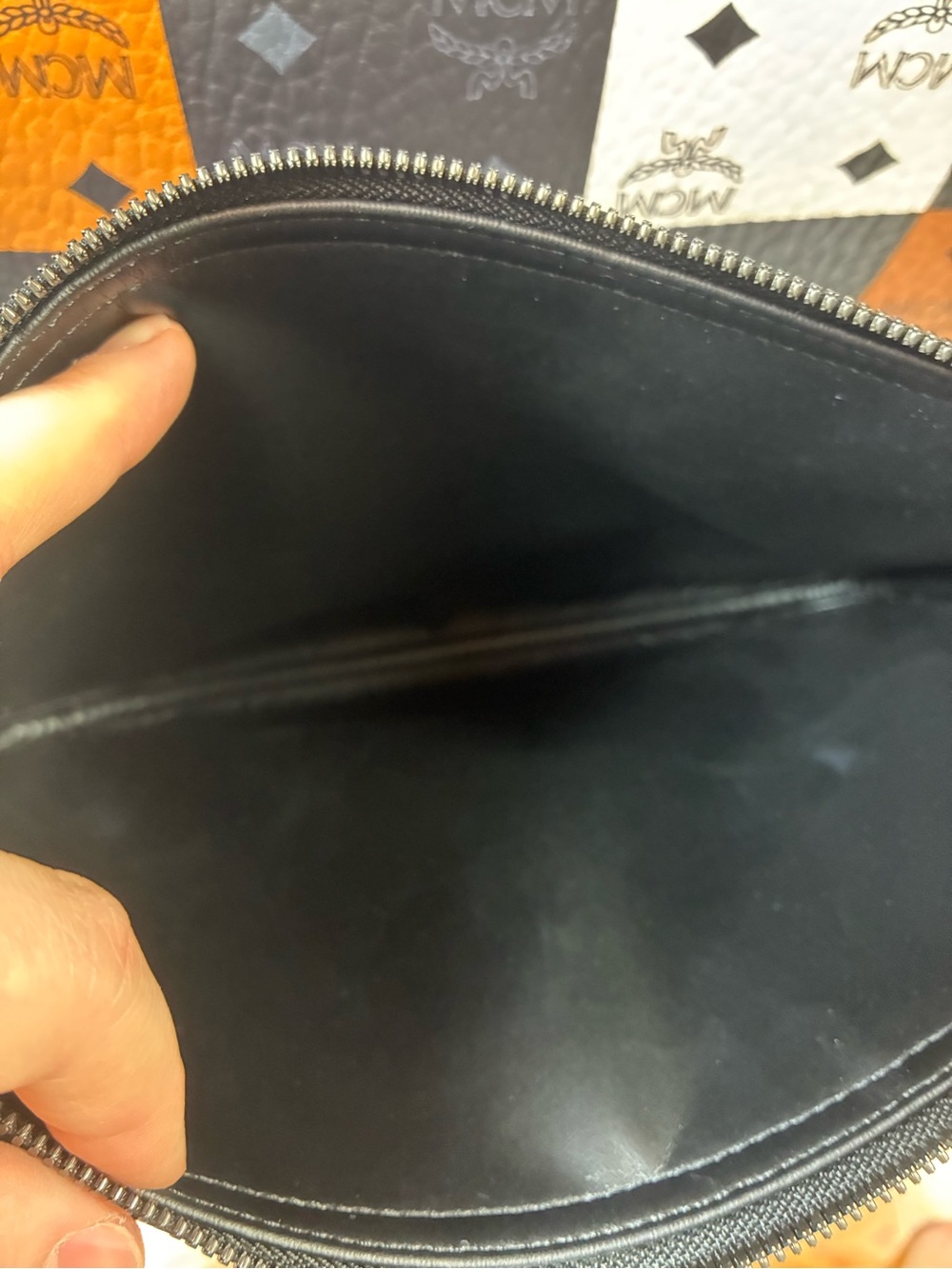 MCM Medium Visetos Aren Tote in Black & White Checkerboard - Pristine! ๐ฅ - Picture 4 of 14